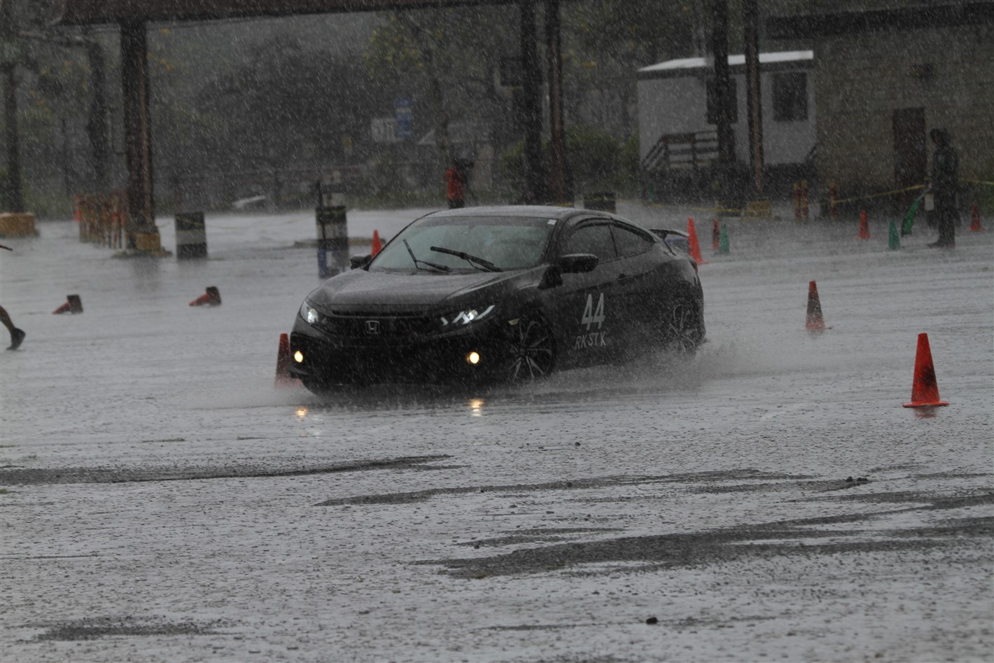 Race 5 in the rain